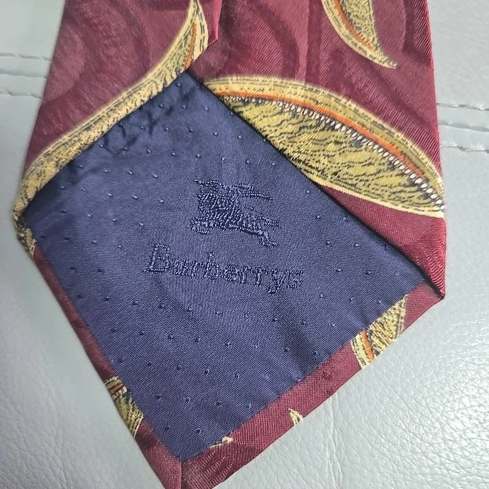Burberry Silk Wool Blend Tie Maroon & Green Leaf‎ Design Made In USA